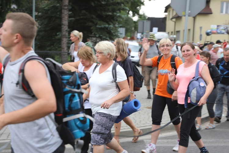 Pielgrzymi hałcnowscy na postoju w Sławkowie - 2018