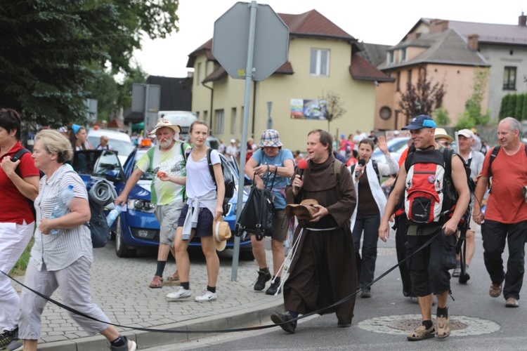 Pielgrzymi hałcnowscy na postoju w Sławkowie - 2018