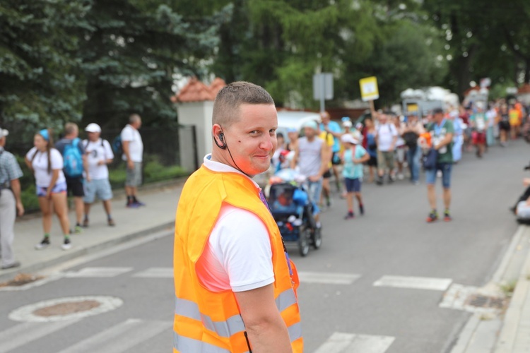 Pielgrzymi hałcnowscy na postoju w Sławkowie - 2018