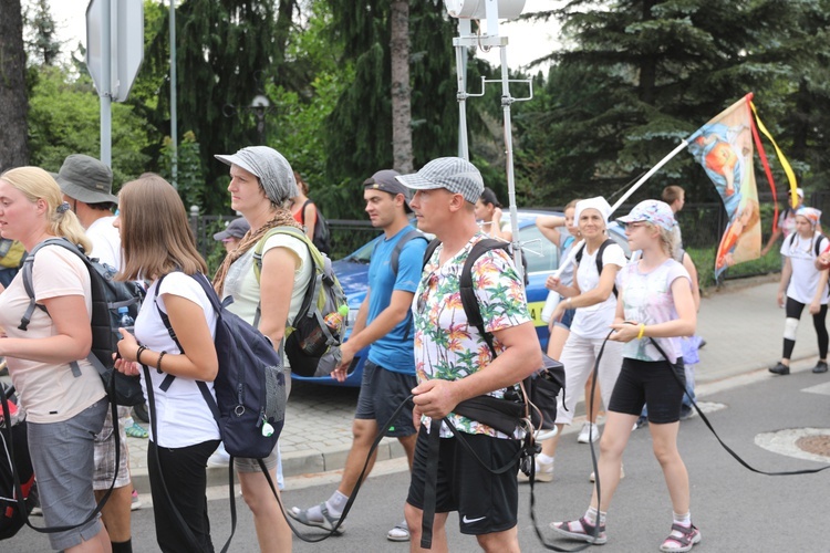 Pielgrzymi hałcnowscy na postoju w Sławkowie - 2018