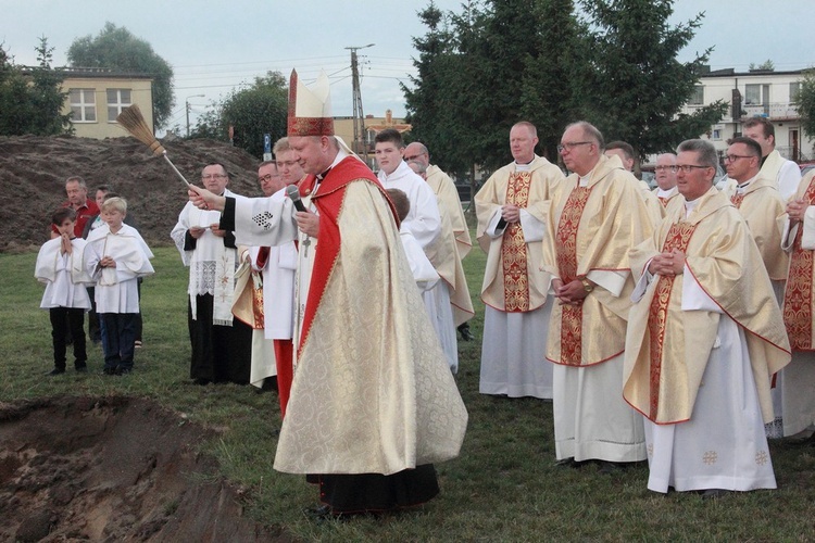 Poświęcenie placu budowy kościoła w Redzie-Ciechocinie