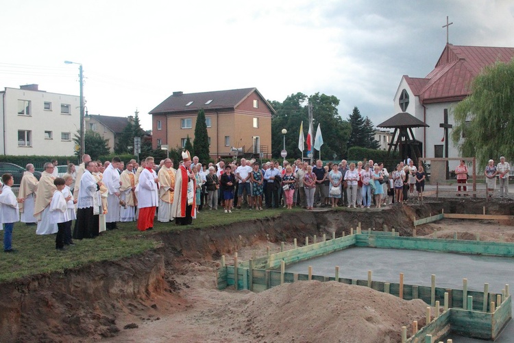 Poświęcenie placu budowy kościoła w Redzie-Ciechocinie