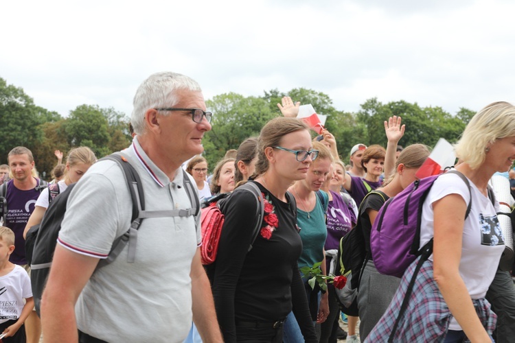 Powitanie 27. Pielgrzymki Diecezji Bielsko-Żywieckiej - grupy hałcnowskie na Jasnej Górze - 2018