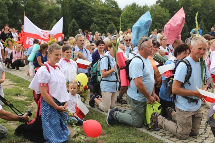 Powitanie 27. Pielgrzymki Diecezji Bielsko-Żywieckiej - grupy hałcnowskie na Jasnej Górze - 2018