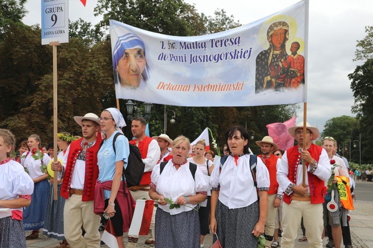 Powitanie 27. Pielgrzymki Diecezji Bielsko-Żywieckiej - grupy hałcnowskie na Jasnej Górze - 2018