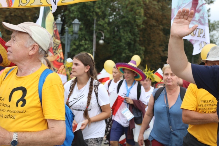 Powitanie 27. Pielgrzymki Diecezji Bielsko-Żywieckiej - grupy hałcnowskie na Jasnej Górze - 2018