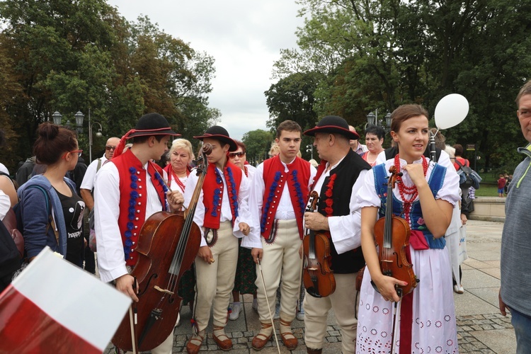 Powitanie 27. Pielgrzymki Diecezji Bielsko-Żywieckiej - grupy hałcnowskie na Jasnej Górze - 2018