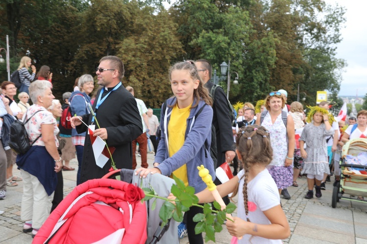 Powitanie 27. Pielgrzymki Diecezji Bielsko-Żywieckiej - grupy hałcnowskie na Jasnej Górze - 2018