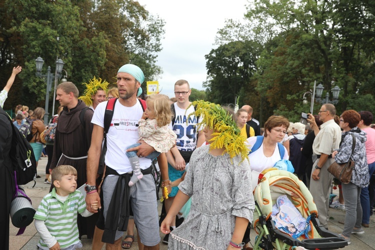 Powitanie 27. Pielgrzymki Diecezji Bielsko-Żywieckiej - grupy hałcnowskie na Jasnej Górze - 2018