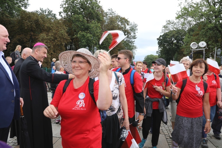 Powitanie 27. Pielgrzymki Diecezji Bielsko-Żywieckiej - grupy hałcnowskie na Jasnej Górze - 2018