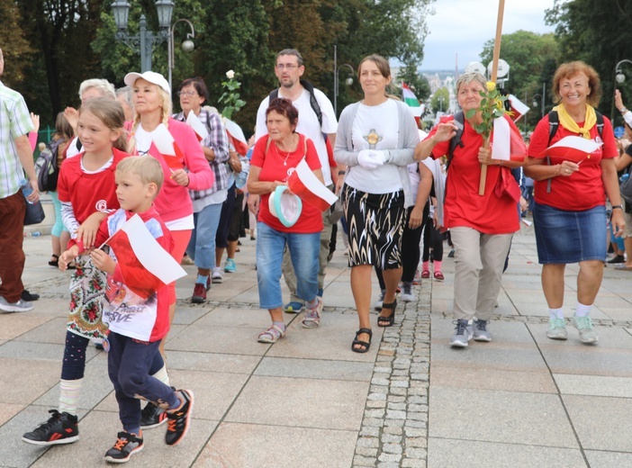 Powitanie 27. Pielgrzymki Diecezji Bielsko-Żywieckiej - grupy hałcnowskie na Jasnej Górze - 2018