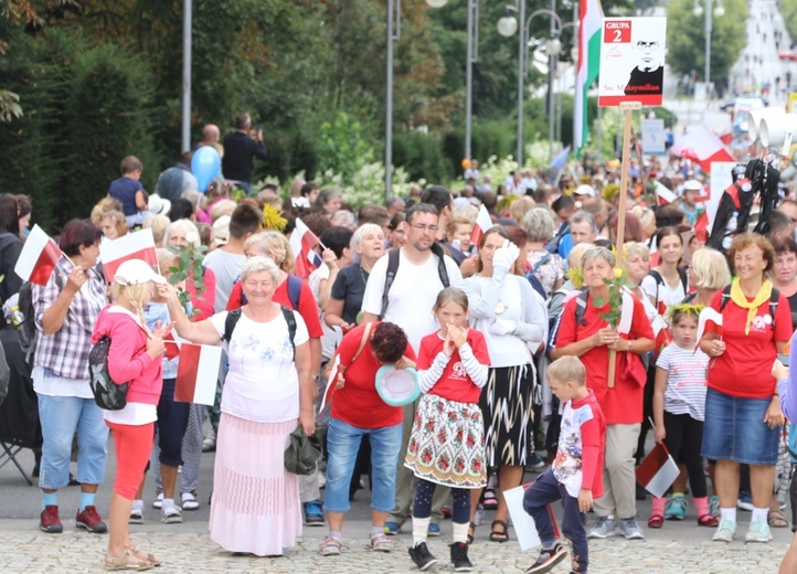 Powitanie 27. Pielgrzymki Diecezji Bielsko-Żywieckiej - grupy hałcnowskie na Jasnej Górze - 2018