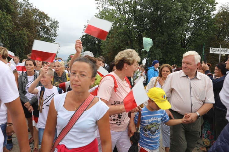 Powitanie 27. Pielgrzymki Diecezji Bielsko-Żywieckiej - grupy hałcnowskie na Jasnej Górze - 2018