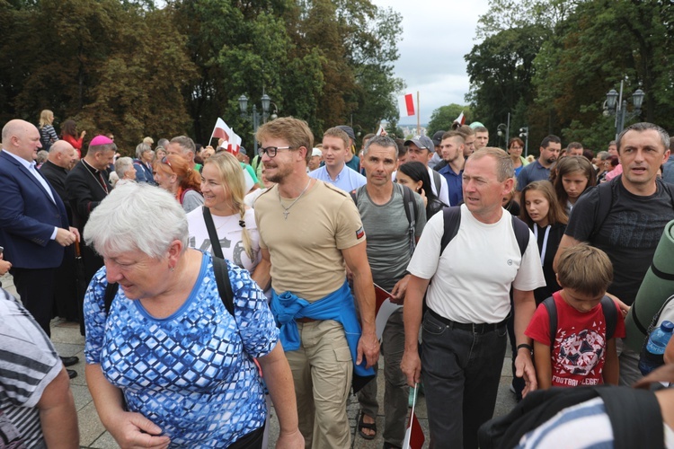 Powitanie 27. Pielgrzymki Diecezji Bielsko-Żywieckiej - grupy hałcnowskie na Jasnej Górze - 2018