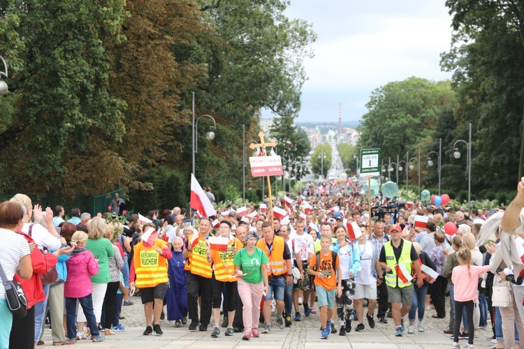 Powitanie 27. Pielgrzymki Diecezji Bielsko-Żywieckiej - grupy hałcnowskie na Jasnej Górze - 2018