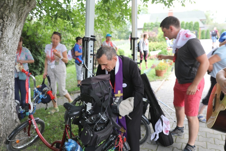 27. Pielgrzymka Cieszyńska na trasie - w Woźnikach - 2018