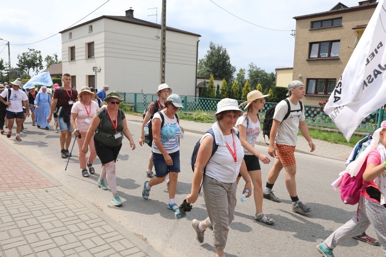 27. Pielgrzymka Cieszyńska na trasie - w Woźnikach - 2018