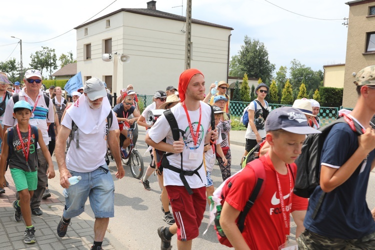 27. Pielgrzymka Cieszyńska na trasie - w Woźnikach - 2018