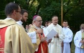 Pielgrzymkowa Eucharystia i tablica pamięci ks. Grzywocza