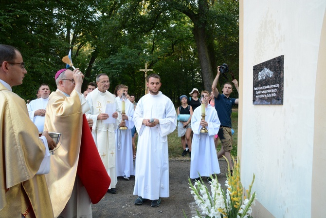 Pielgrzymkowa Eucharystia i tablica pamięci ks. Grzywocza