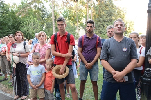 Pielgrzymkowa Eucharystia i tablica pamięci ks. Grzywocza