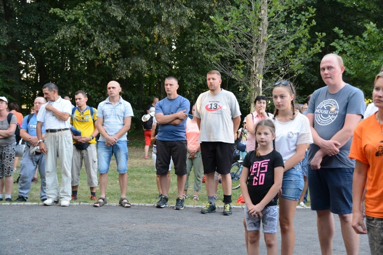 Pielgrzymkowa Eucharystia i tablica pamięci ks. Grzywocza