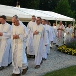 Pielgrzymkowa Eucharystia i tablica pamięci ks. Grzywocza