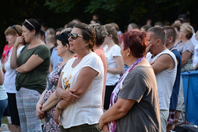 Pielgrzymkowa Eucharystia i tablica pamięci ks. Grzywocza