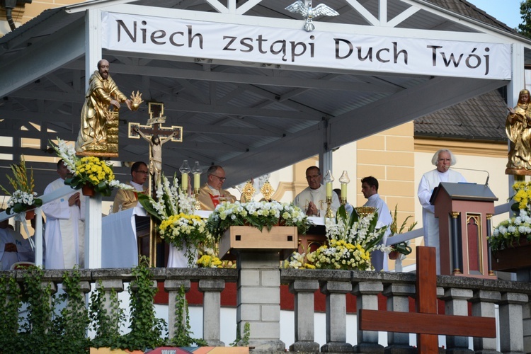 Pielgrzymkowa Eucharystia i tablica pamięci ks. Grzywocza