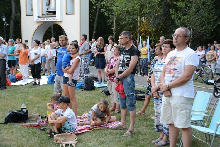 Pielgrzymkowa Eucharystia i tablica pamięci ks. Grzywocza