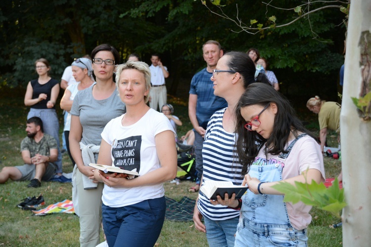 Pielgrzymkowa Eucharystia i tablica pamięci ks. Grzywocza