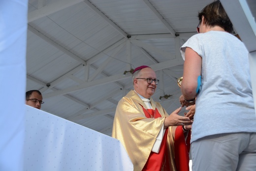 Pielgrzymkowa Eucharystia i tablica pamięci ks. Grzywocza