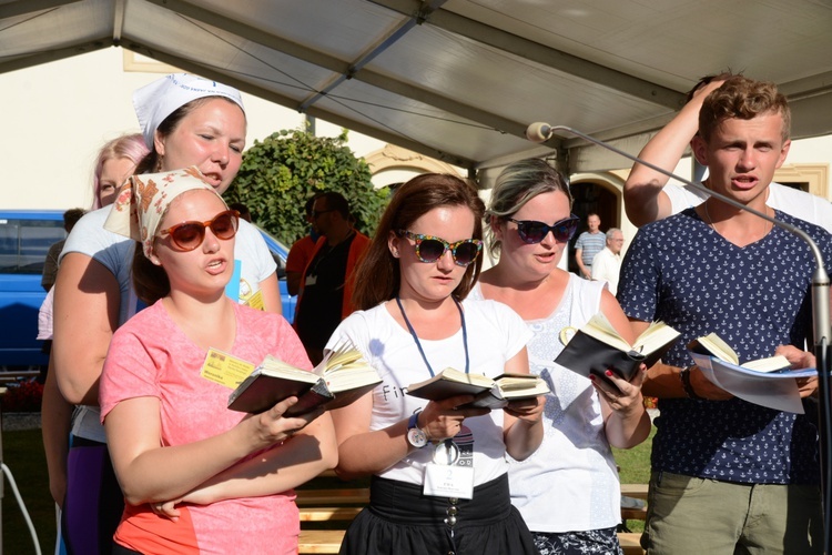 Pielgrzymkowa Eucharystia i tablica pamięci ks. Grzywocza