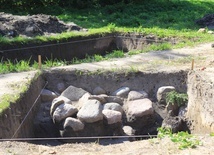 Archeolodzy odslaniają kolejne fragmenty rezydencji Sieprskich