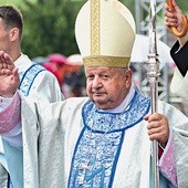 ▲	W obchodach jubileuszowych wziął także udział kard. Stanisław Dziwisz.