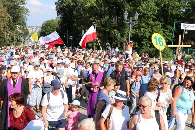 Wejście pielgrzymki radomskiej - jasnogórski szczyt i kaplica Cudownego Obrazu