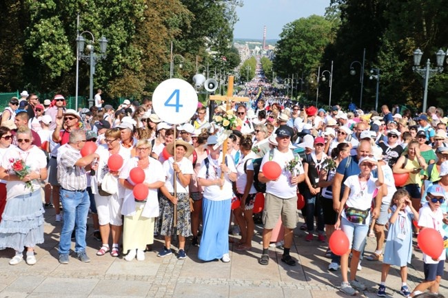 Wejście pielgrzymki radomskiej - jasnogórski szczyt i kaplica Cudownego Obrazu