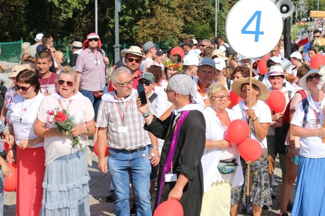 Wejście pielgrzymki radomskiej - jasnogórski szczyt i kaplica Cudownego Obrazu