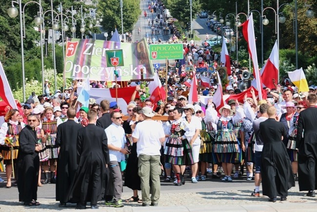 Wejście pielgrzymki radomskiej - jasnogórski szczyt i kaplica Cudownego Obrazu