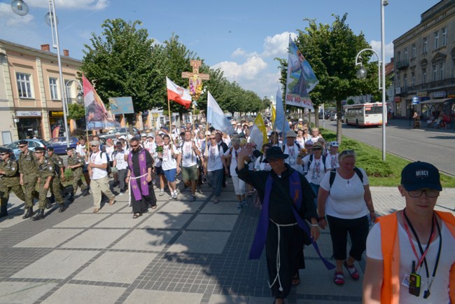 Wejście pielgrzymki radomskiej - Aleje NMP