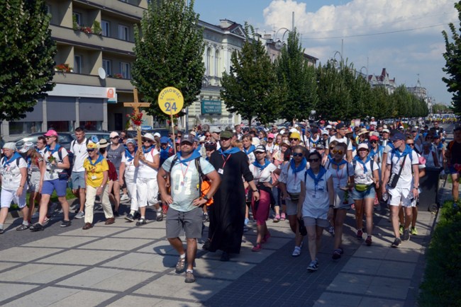 Wejście pielgrzymki radomskiej - Aleje NMP