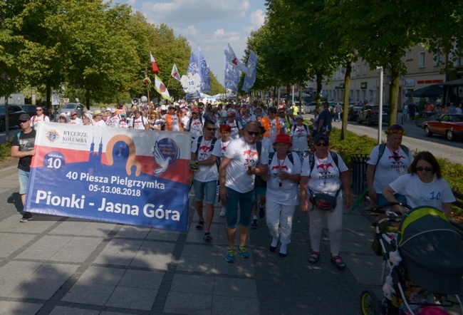 Wejście pielgrzymki radomskiej - Aleje NMP