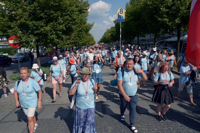 Wejście pielgrzymki radomskiej - Aleje NMP