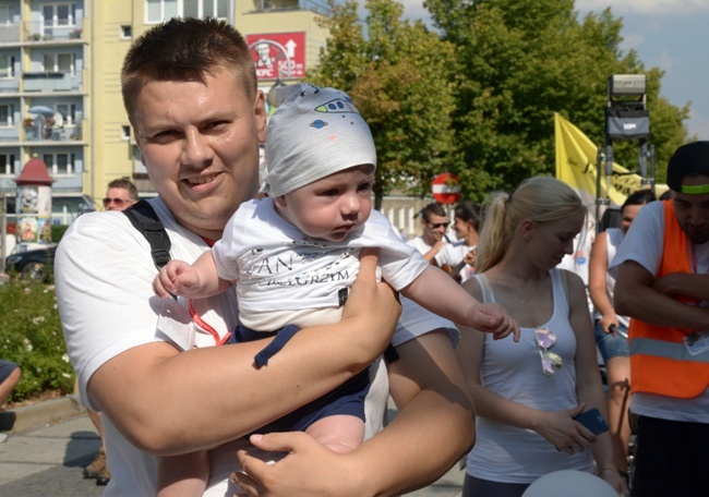 Wejście pielgrzymki radomskiej - Aleje NMP