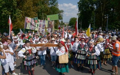 Wejście pielgrzymki radomskiej - Aleje NMP