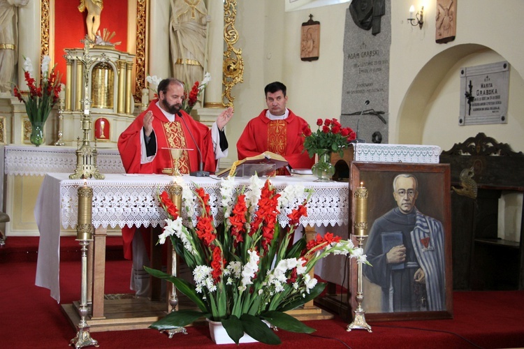 Wprowadzenie relikwii św. Maksymiliana do kościoła w Luszynie