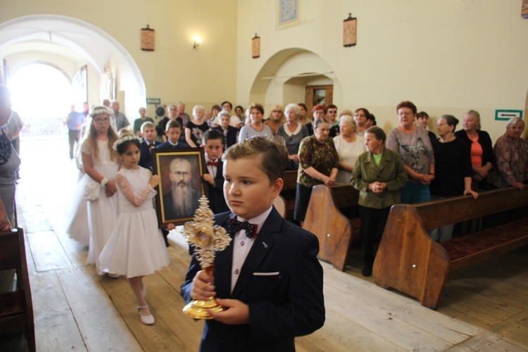 Wprowadzenie relikwii św. Maksymiliana do kościoła w Luszynie