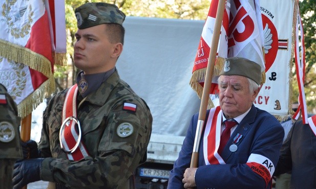 Biskup Guzdek: Bądźmy wdzięczni Bogu i żołnierzom polskim