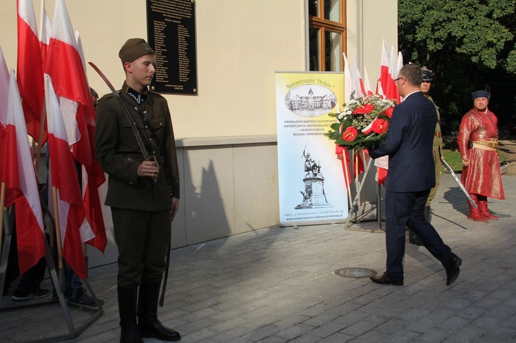 W hołdzie ochotnikom dzikowskim