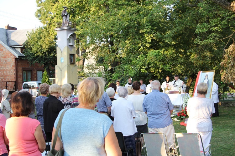 Msza św. przy kapliczce św. Rocha w Łowiczu